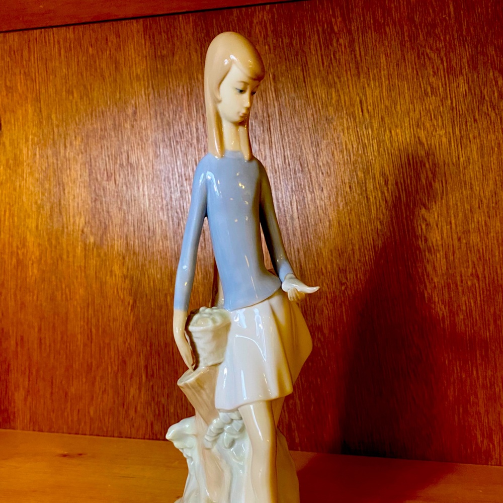 Lladro Nao Porcelain Figurine